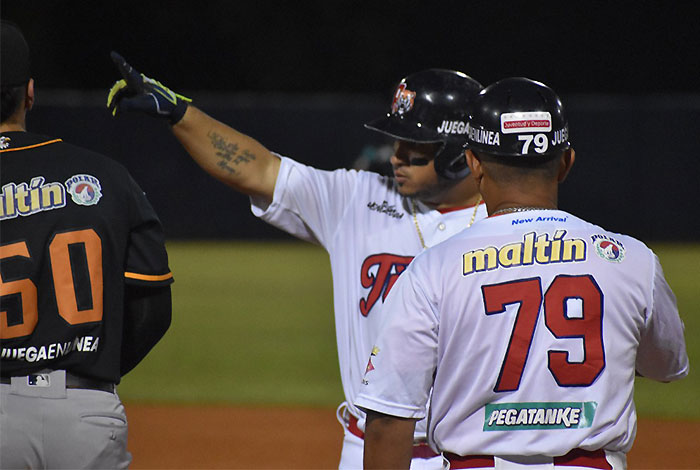 Tigres consiguió frente a Águilas su quinto triunfo al hilo 