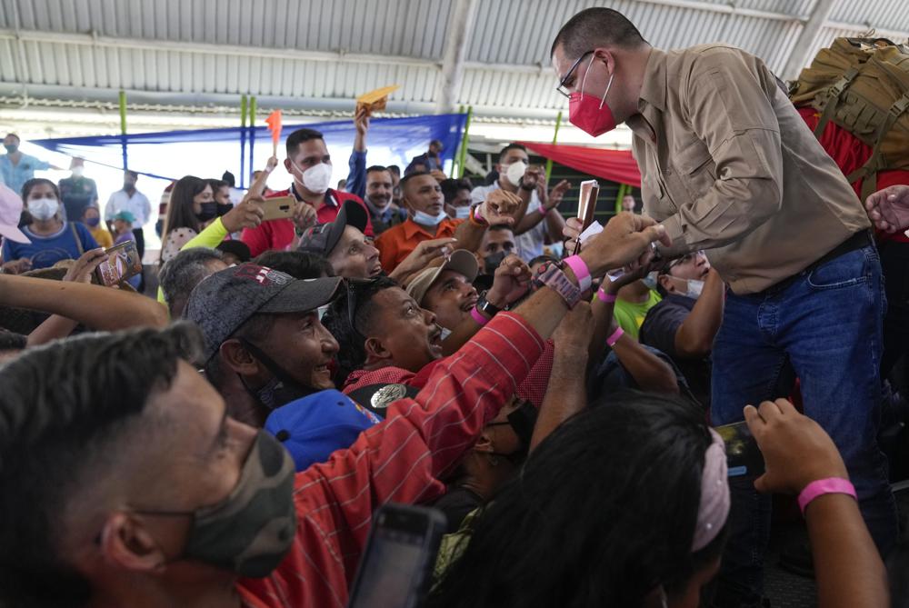 La Razón: Maduro innova en las trampas para no perder el bastión de Hugo Chávez