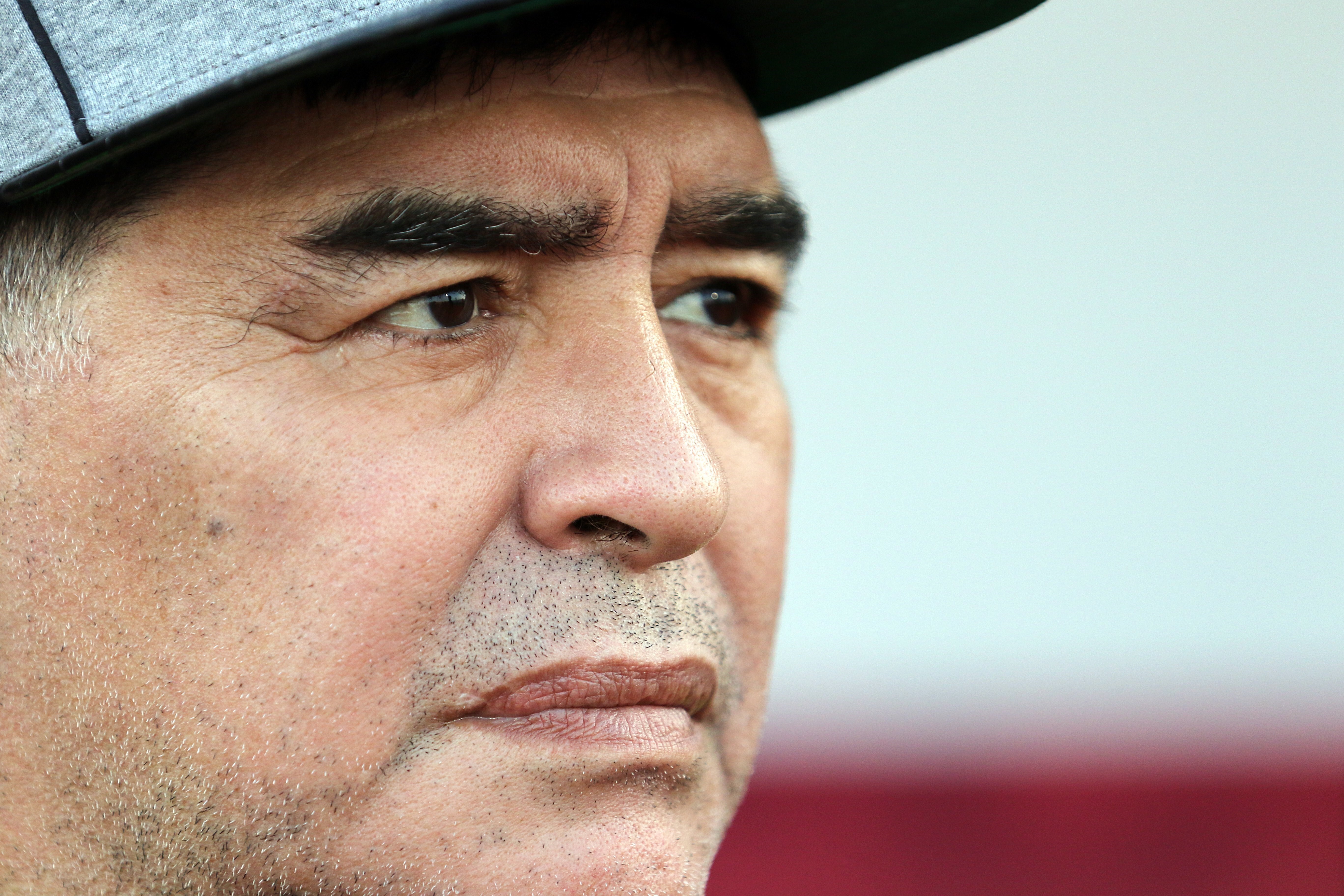 Autos y casas de Maradona quedaron sin interesados en la subasta en Argentina