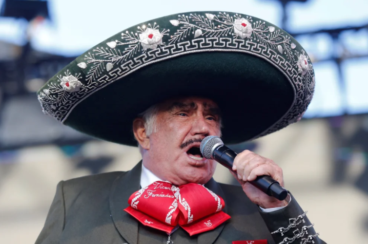 Vicente Fernández se encuentra en condición crítica: sedado y con mayor asistencia respiratoria