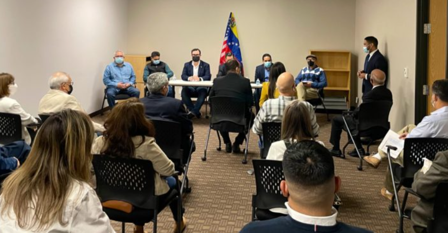 Vecchio sostuvo encuentro con venezolanos en Houston y les ratificó su apoyo