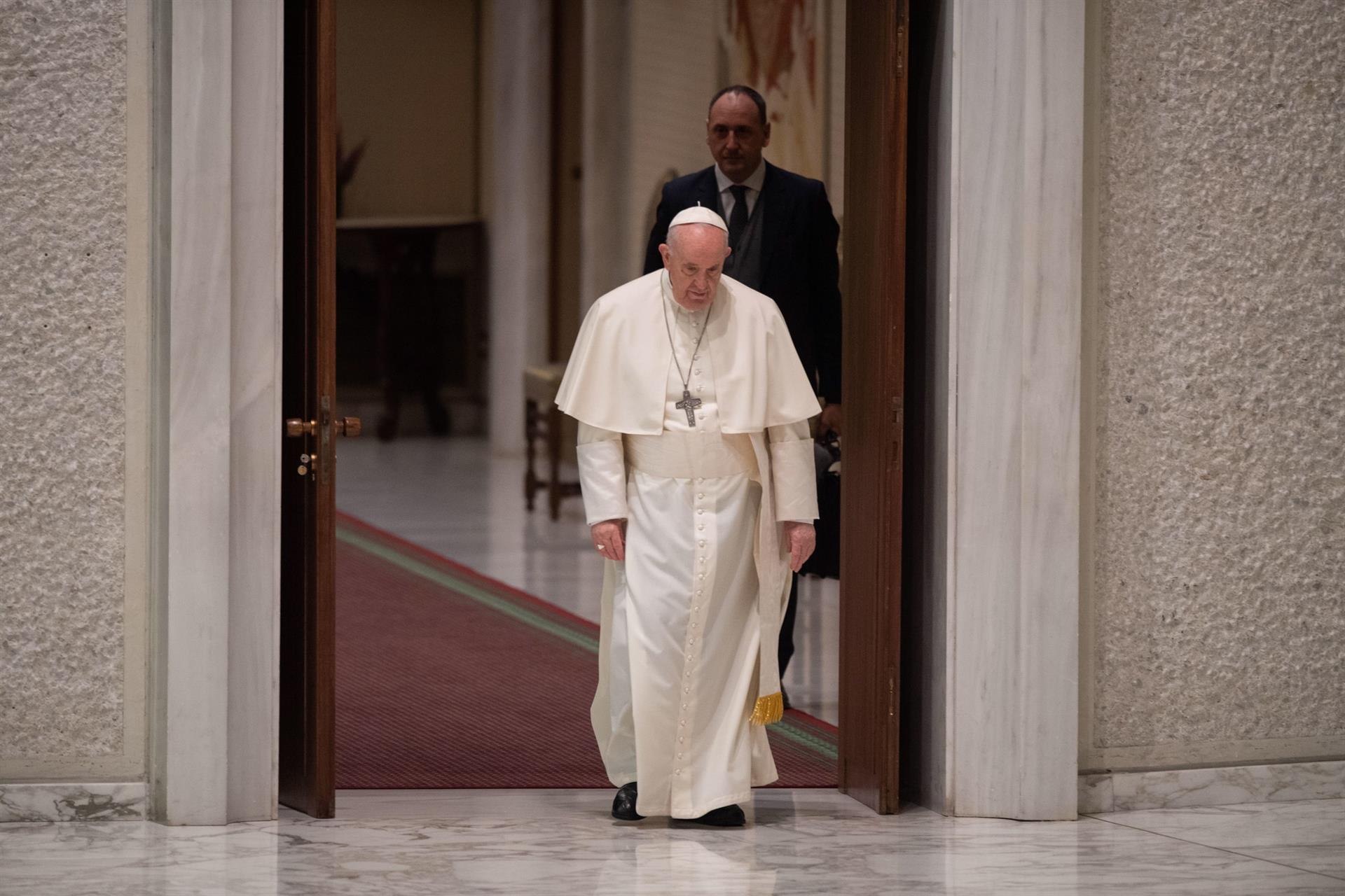 El papa Francisco no celebrará el Miércoles de Ceniza por un problema en la rodilla