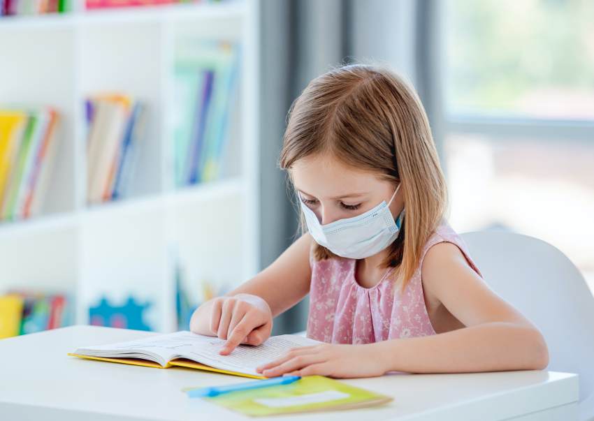 Segundo distrito escolar más grande de EEUU prohibirá mascarillas de tela