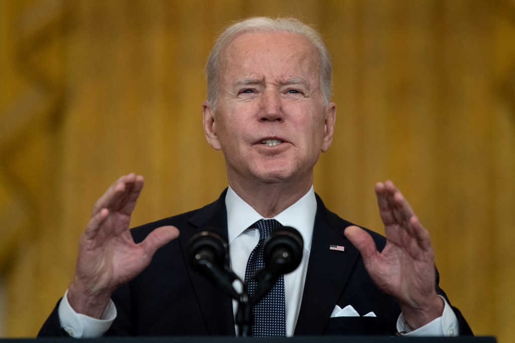 Biden pide al Congreso más dinero para Ucrania y reponer arsenal en EEUU
