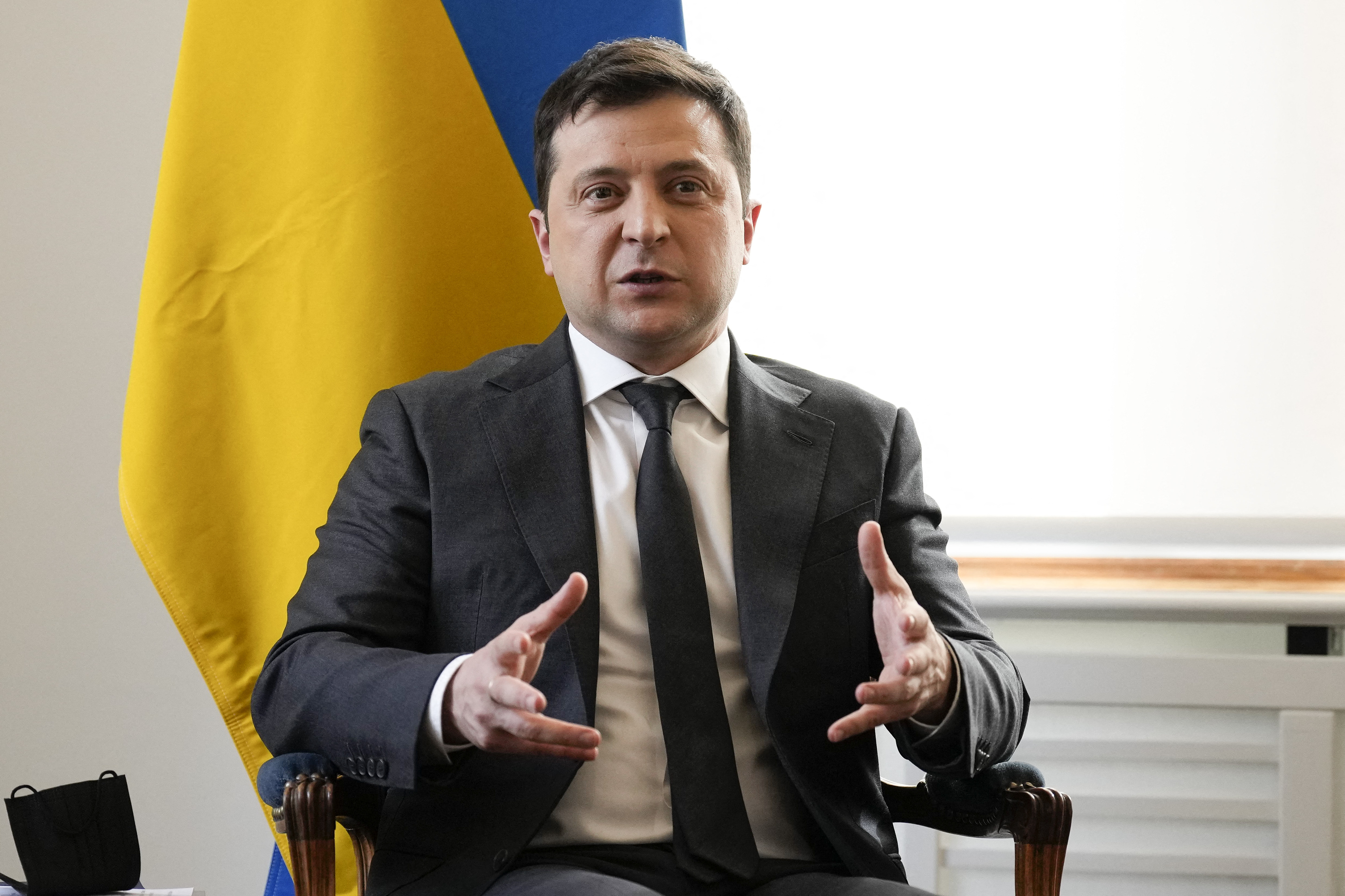 Cómo Zelensky se convirtió en un héroe de Ucrania y se ganó el respeto mundial