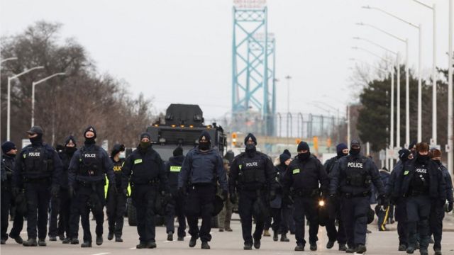 La Policía en Canadá se prepara para disolver la protesta de los antivacunas