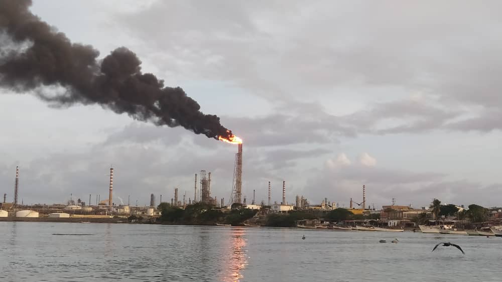 Refinerías Amuay y Cardón amanecieron sin energía eléctrica este #22Feb