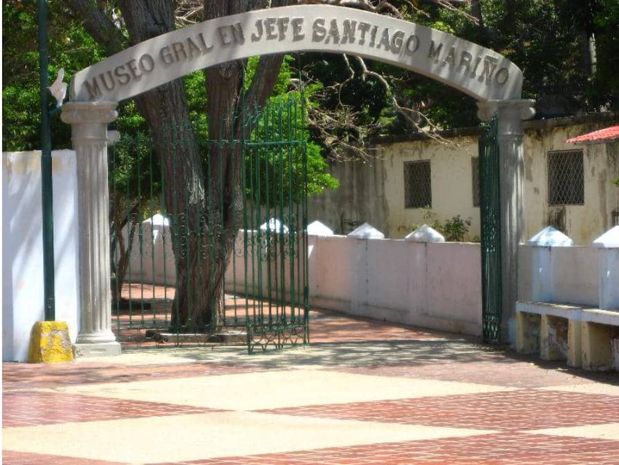 Universidad de las Artes inició carrera de destrucción de casa natal de Santiago Mariño en Margarita (FOTOS)