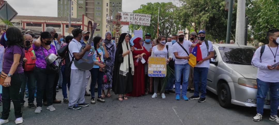 El chavismo convirtió la vida de los venezolanos en un viacrucis