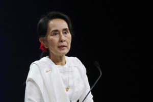 El hijo de la líder birmana Aung San Suu Kyi alerta sobre la salud de su madre: no puede comer