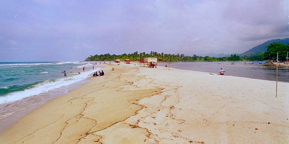 La impactante historia de un bebé encontrado muerto en una playa de Santa Marta en Colombia