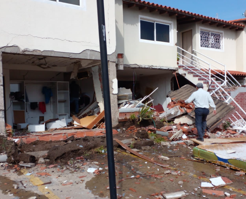 Explosión se registró en una casa de la Urb. Villa Caribe en Anzoátegui este #3Abr (Imágenes)