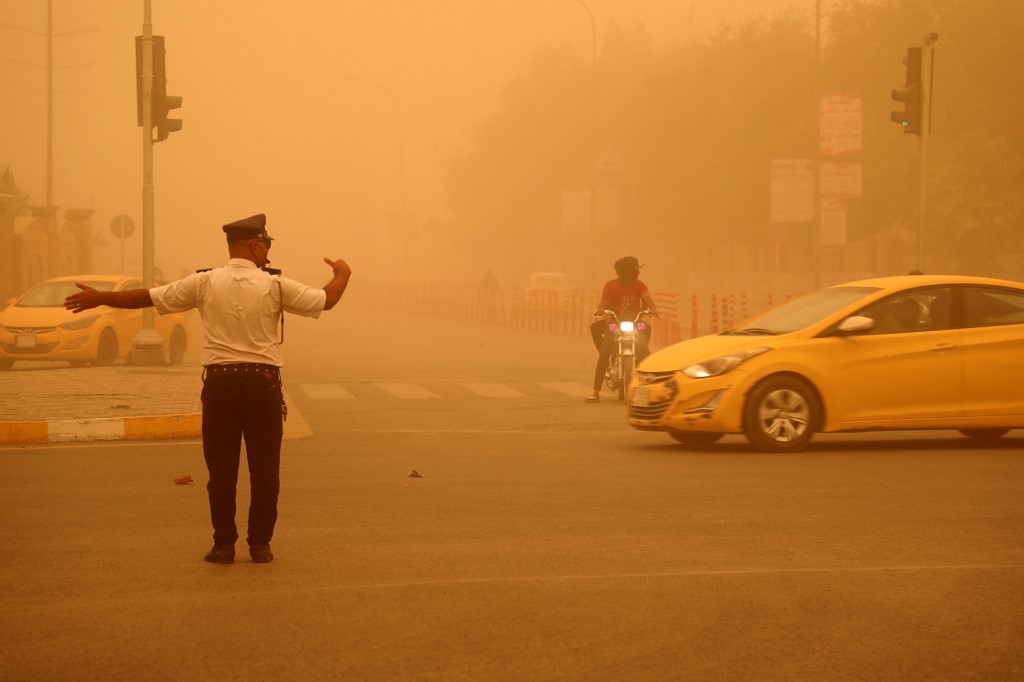 Una nueva tormenta de arena golpea a Irak y provoca problemas respiratorios a más de mil personas (Fotos)