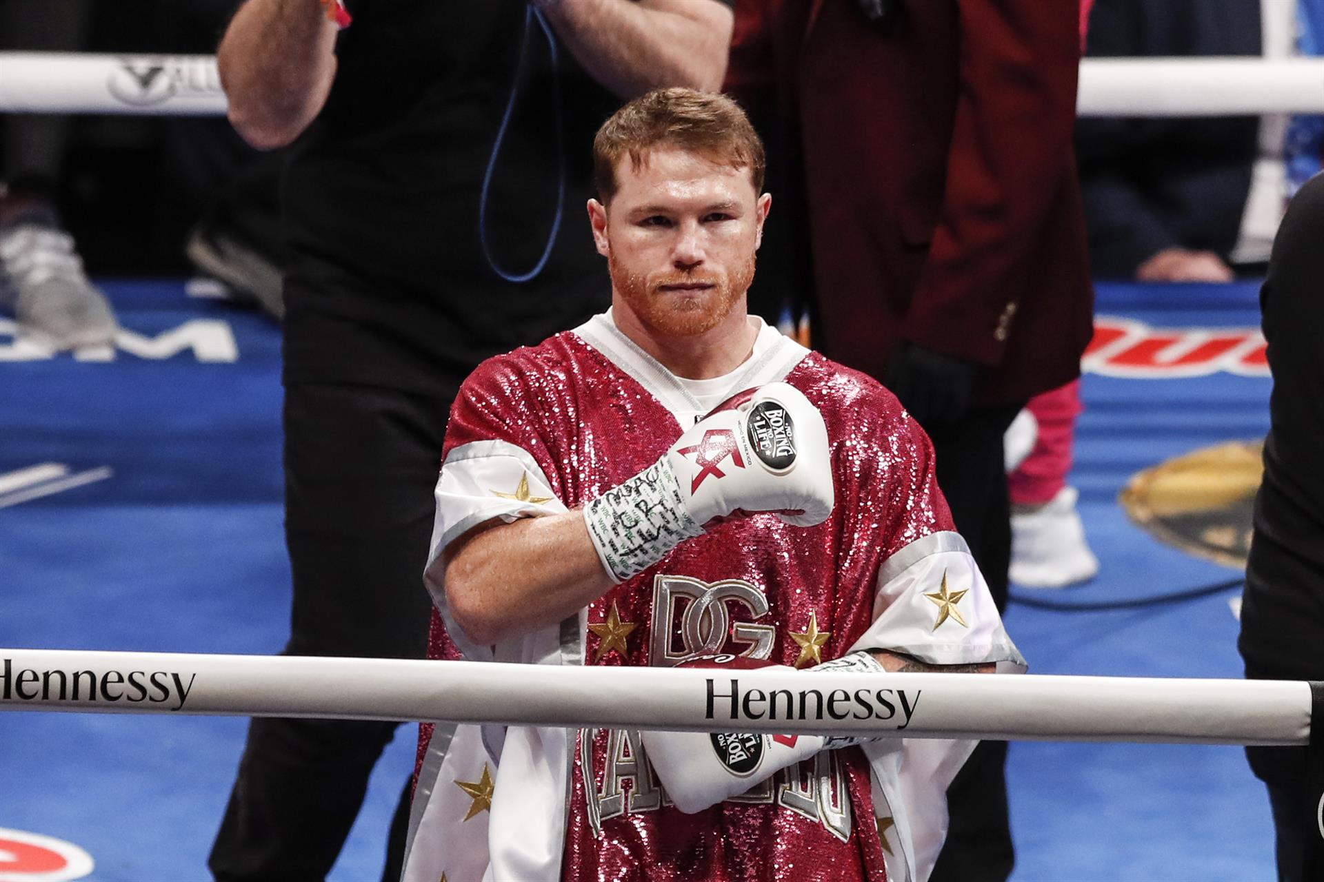 “Canelo” Álvarez advierte que buscará una revancha contra el ruso Dmitry Bivol