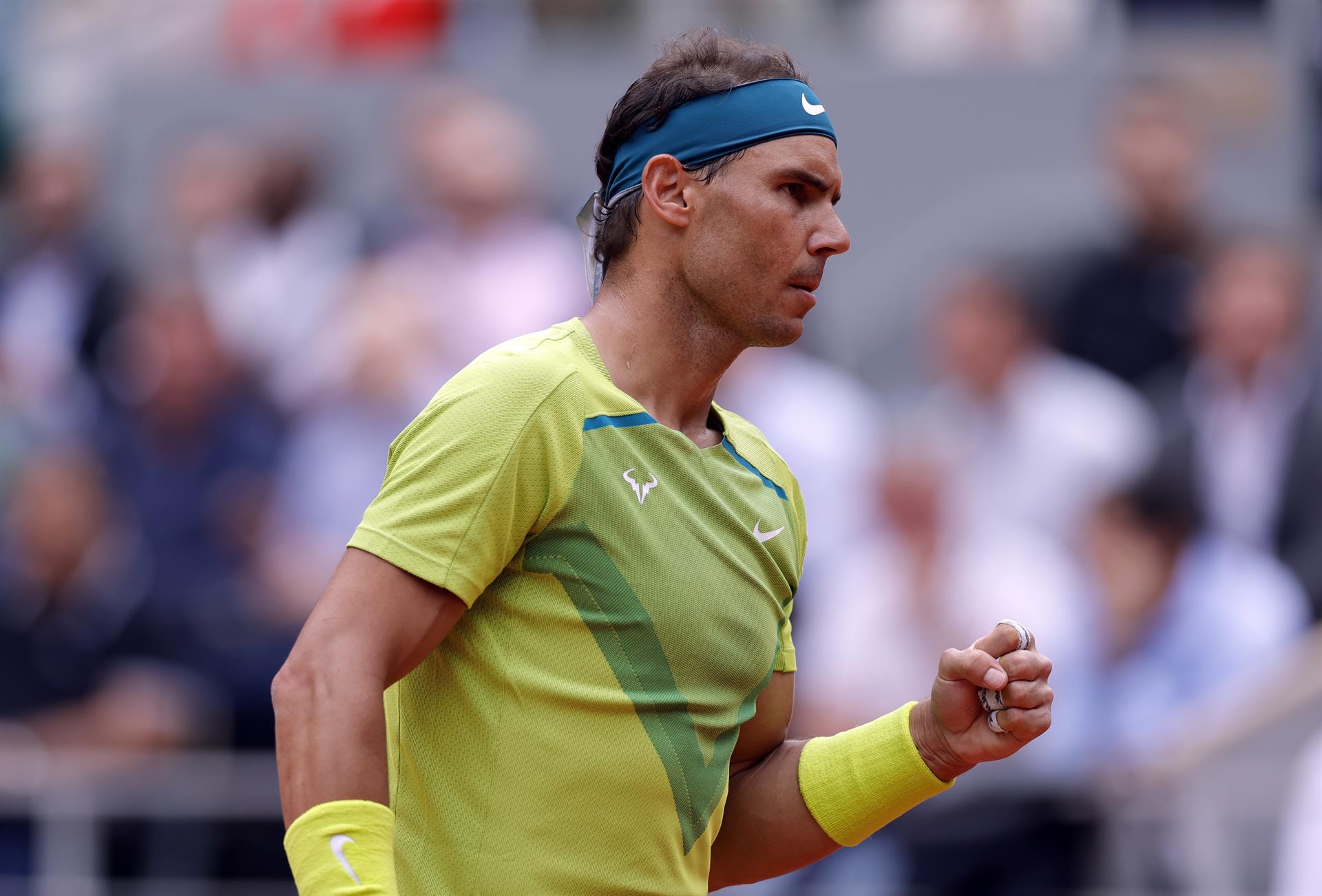 Un Nadal aparentemente sano ganó en su debut camino al título 14 de Roland Garros