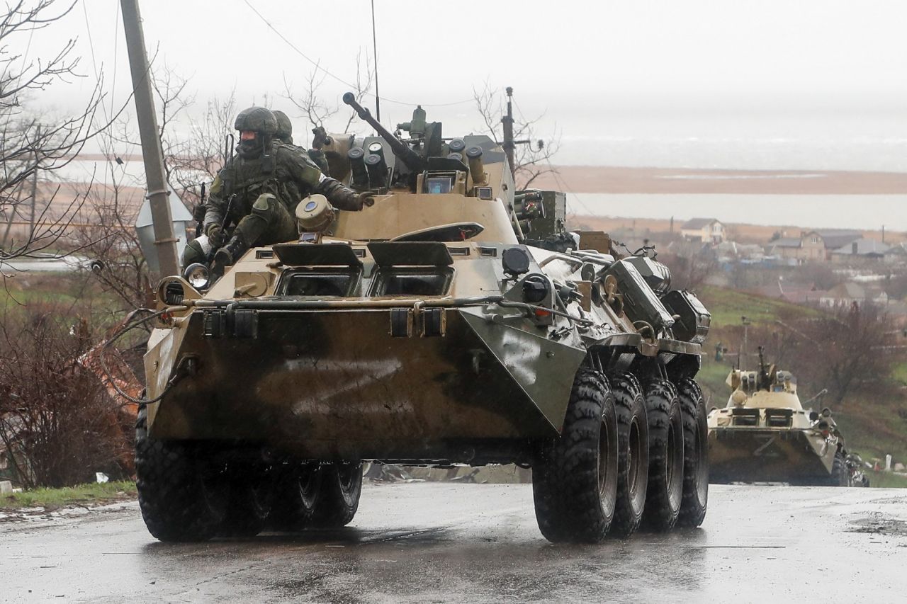 Ejército de Putin y aliados prorrusos atacan con “artillería y aviones” la planta de Azovstal, al sur de Ucrania
