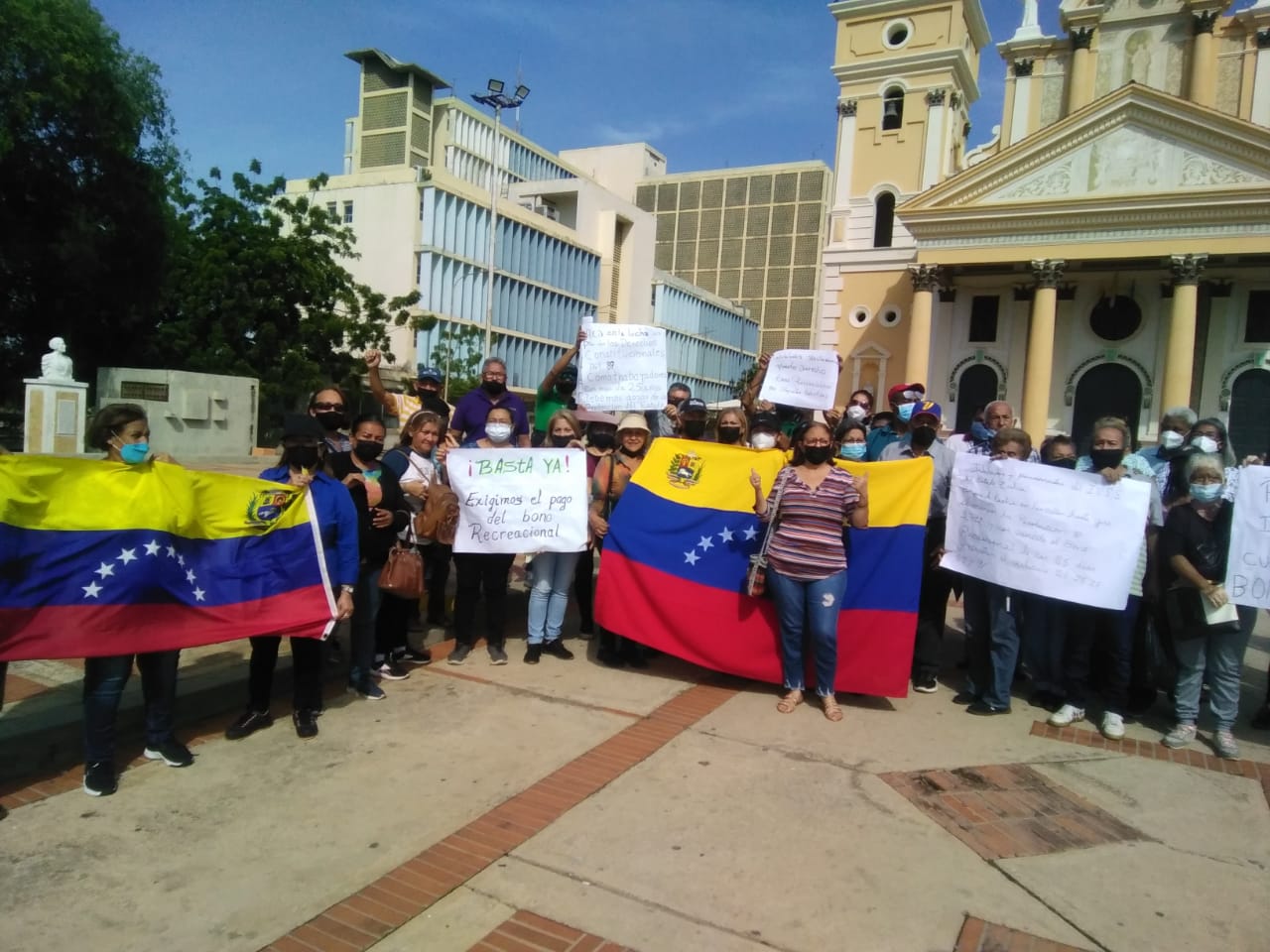 Sin uniformes ni bono recreacional: así el chavismo margina a los trabajadores de la salud en Zulia