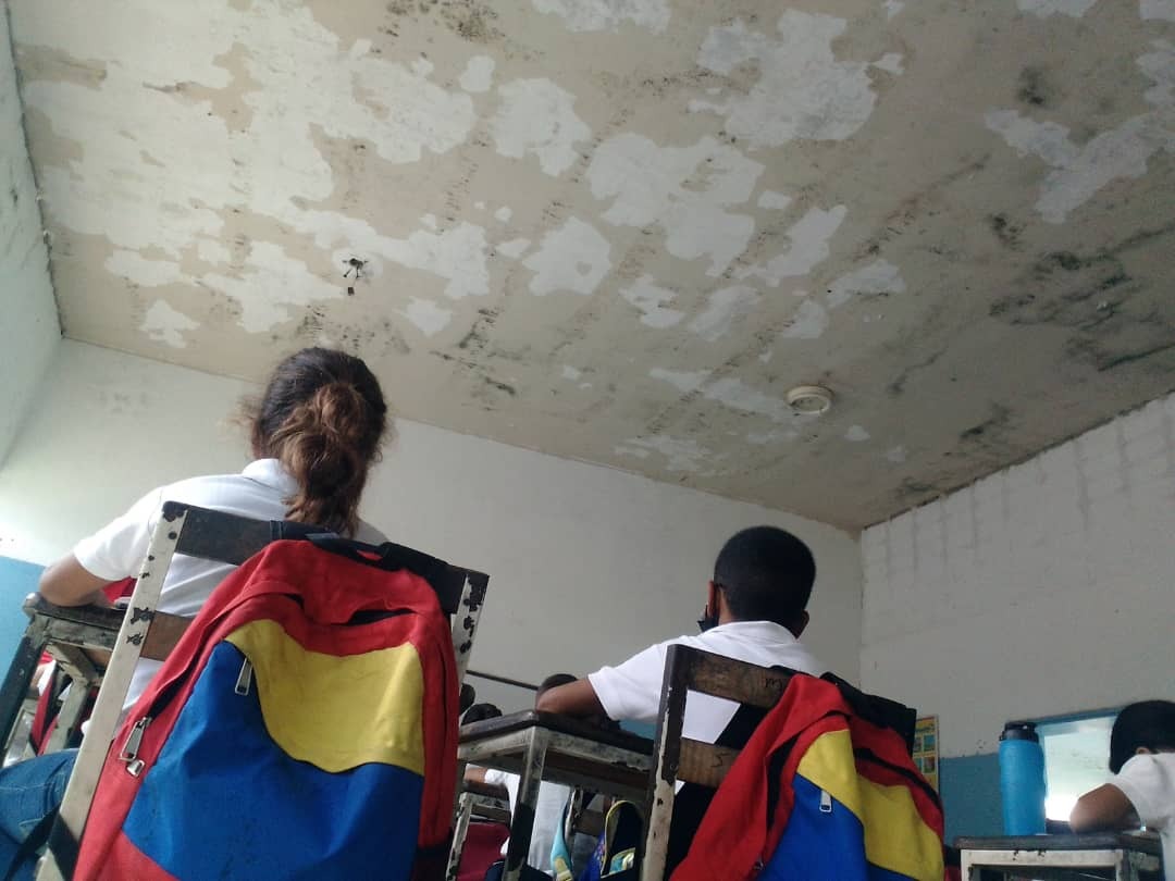 Docentes cuestionan al chavismo y denuncian una deserción escolar de casi 50%