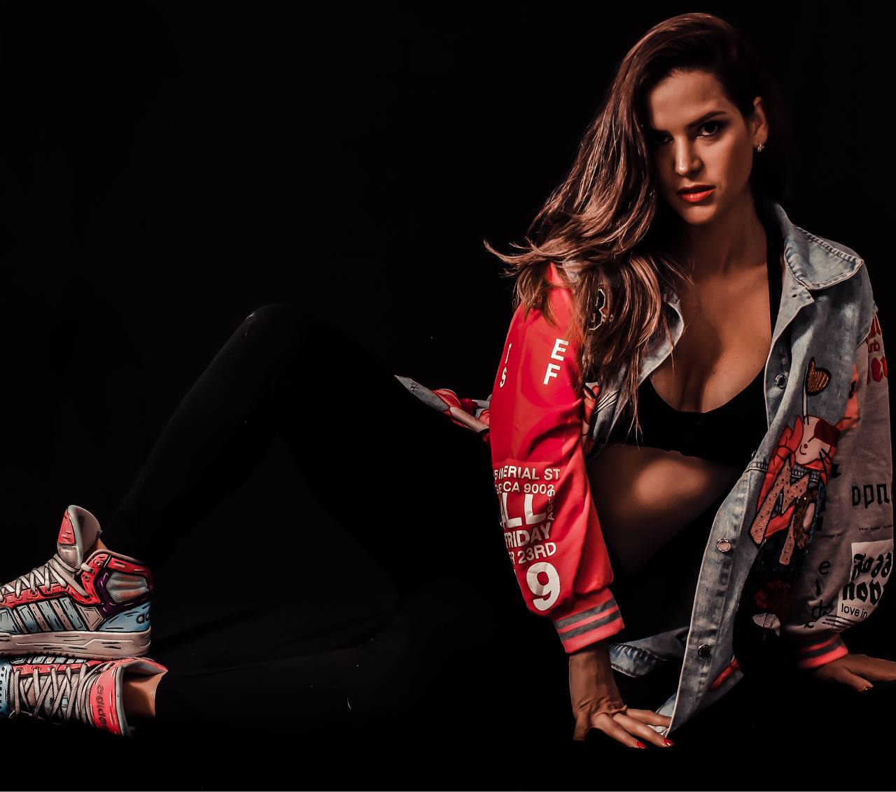 El arte pictórica de Jessica Lovera tiene de lienzo los zapatos