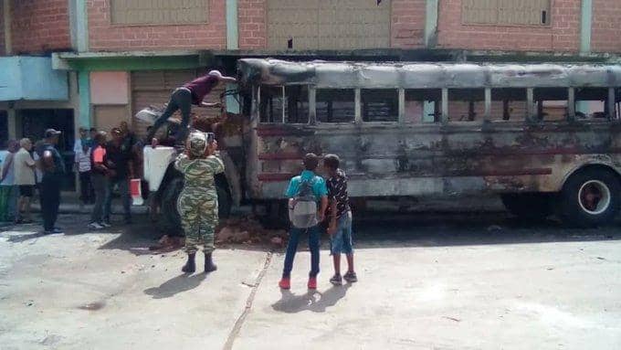Aragua: Pérdida total de transporte público tras incendio en Magdaleno