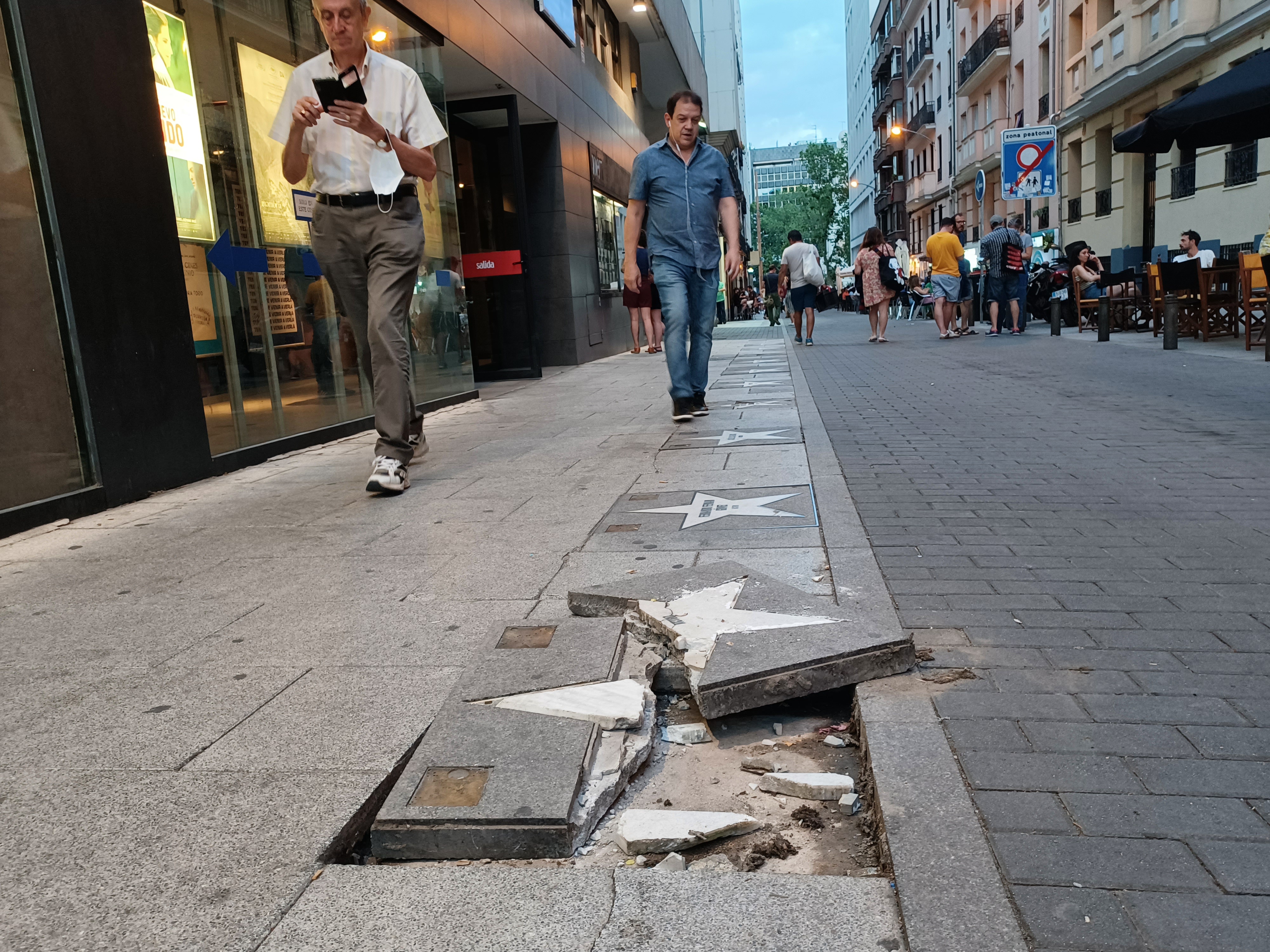 Destrozaron la estrella del Paseo de la Fama dedicada a Penélope Cruz en Madrid