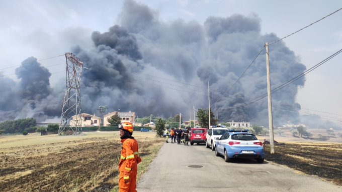 Infierno en Italia: Ola de calor provoca varios incendios que rodean la periferia de Roma (Fotos)