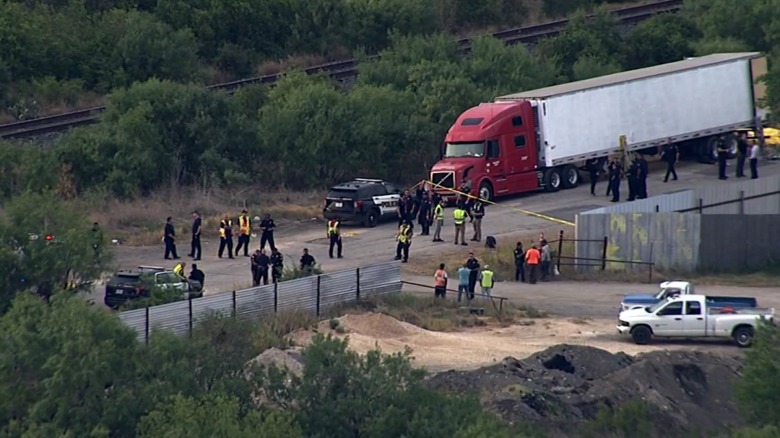 En detalles: Todo lo que se sabe del hallazgo de los migrantes muertos en un camión en Texas