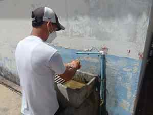 Habitantes de La Llanada en Cumaná reciben agua “piche” en sus hogares: “está sucia y hedionda”