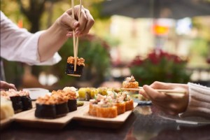 ¿Sushi en peligro? En Japón temen que desaparezca un tradicional ingrediente de sus platos
