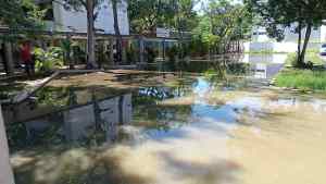 La escuela de Enfermería de la UDO-Sucre, “bajo el agua” tras colapso del drenaje (Imágenes)