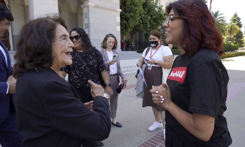 Inmigrantes indocumentados podrán tener atención médica gratuita en California, primer estado en ofrecerla