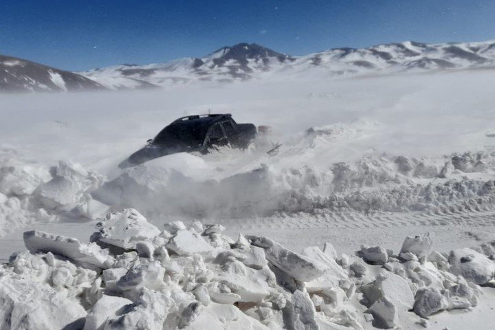 El rescate de una familia que se quedó varada en la cordillera de Los Andes por tres días (VIDEO)