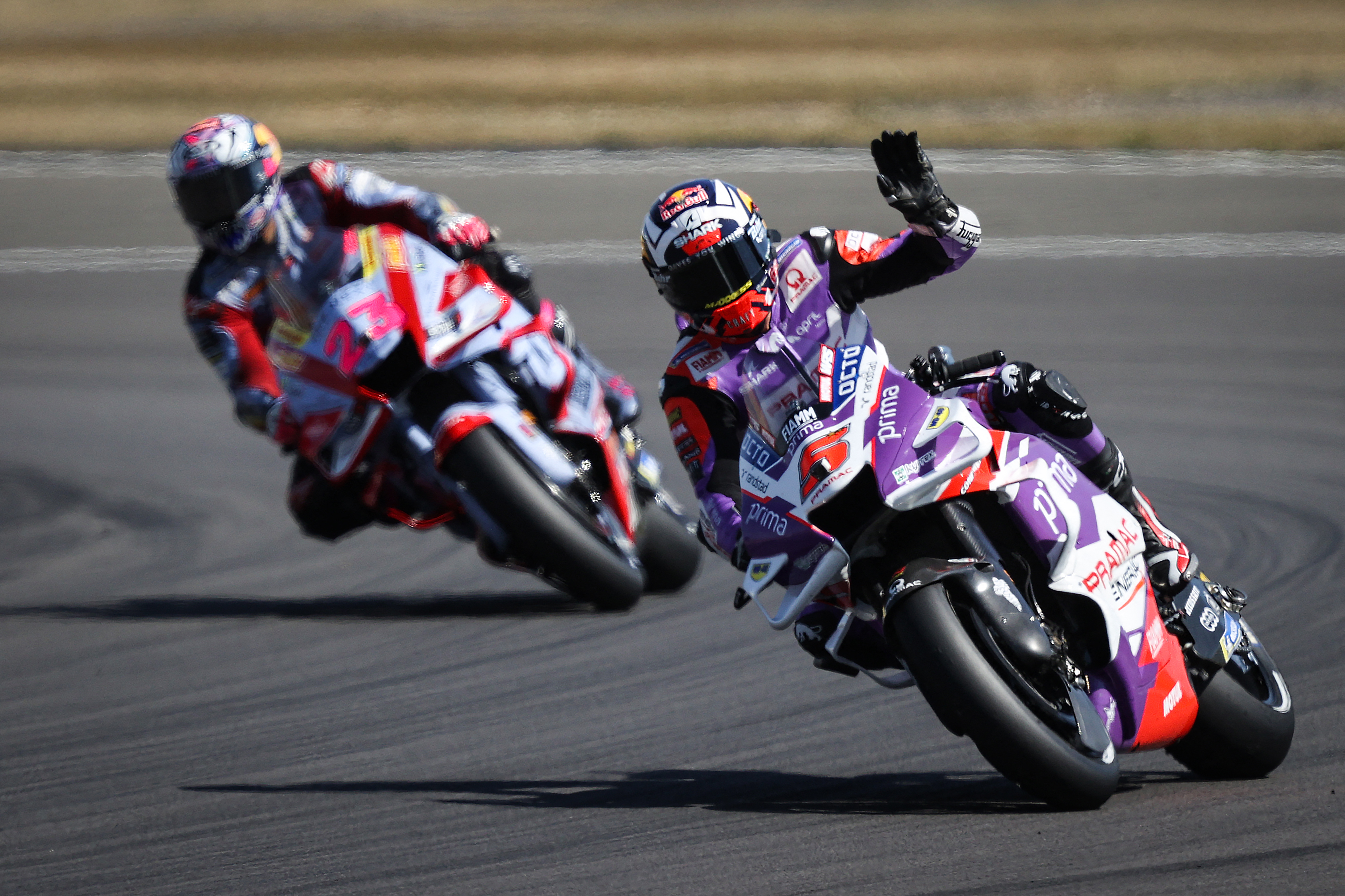 El francés Johann Zarco logró la pole position del Gran Premio de Gran Bretaña