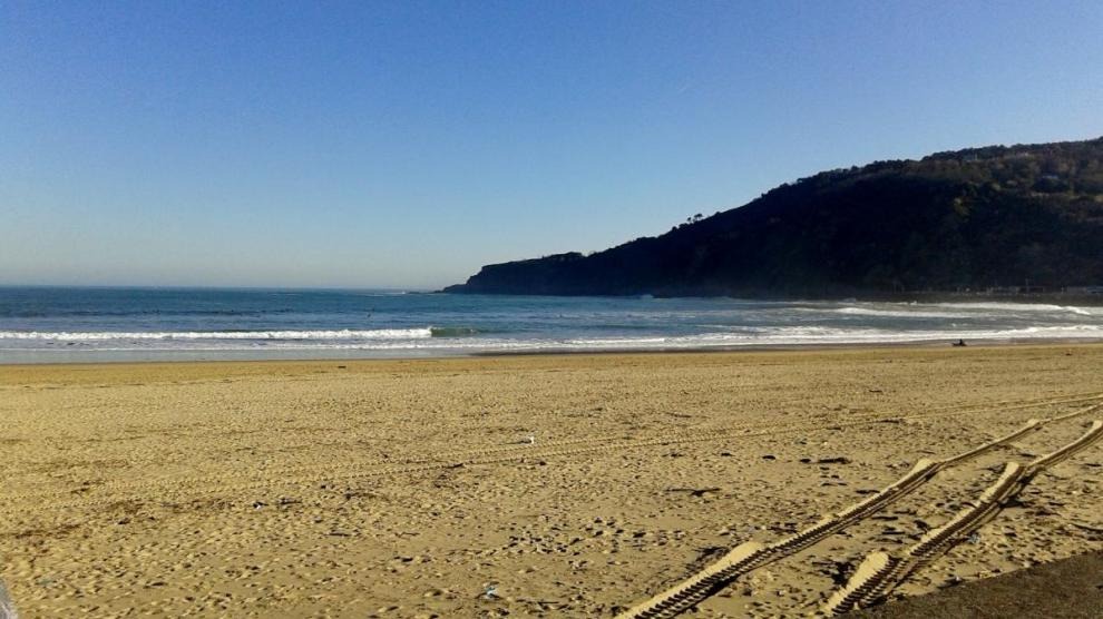 Salva su vida tras cinco horas “haciéndose la muerta” en el mar hasta ser rescatada