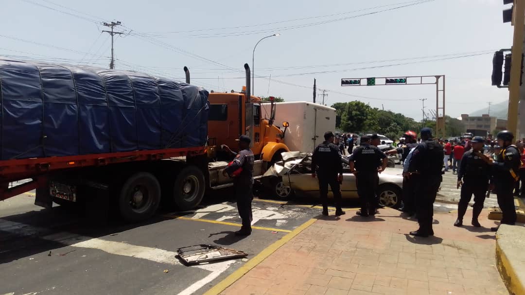 Choque múltiple ocurrió en la Av. Carlos Soublette del estado Vargas (Videos)