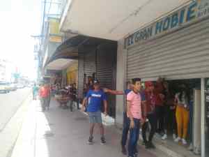 Comerciantes en alerta: Conato de saqueo en el mercado de Puerto La Cruz puso a todos a correr (FOTOS)
