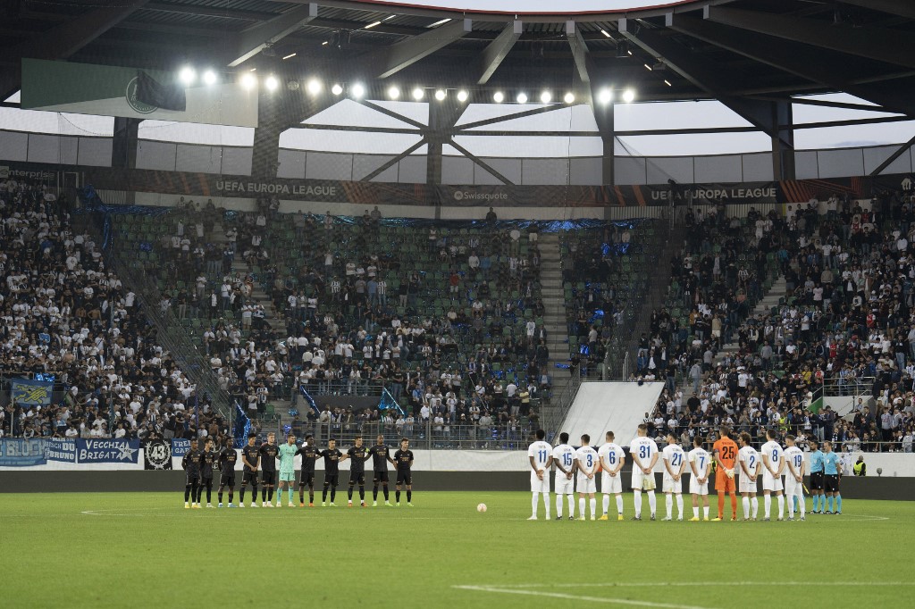 El gesto de los jugadores del Arsenal en pleno partido por la muerte de Isabel II (Video)