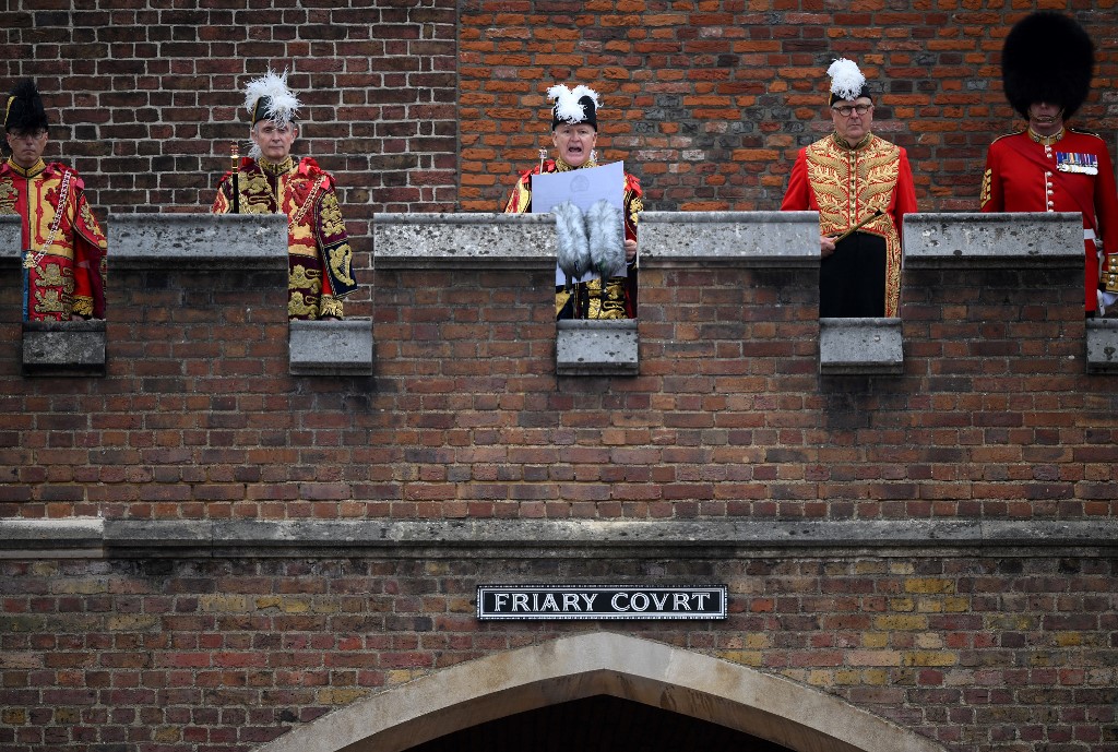 Carlos III proclamado rey públicamente desde el balcón del palacio de Saint James en Londres