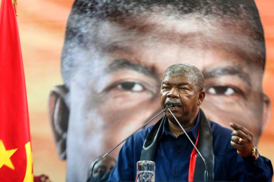 El presidente de Angola es investido entre acusaciones de fraude electoral