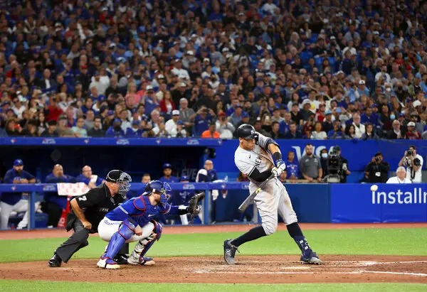 El juez dicto sentencia: Aaron Judge despachó el 61 e igualó el récord de jonrones de Roger Maris (VIDEO)