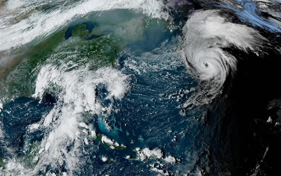 Earl se convirtió en huracán de categoría 3 en aguas del Atlántico Norte