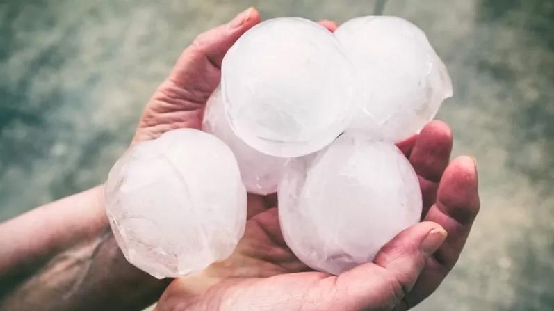 Por qué hay más tormentas de granizo y con piedras más grandes como la que causó la muerte de una bebé en España