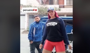 VIRAL: Venezolana le hace sexy baile a un mototaxista en Perú para no pagarle pasaje (VIDEO)