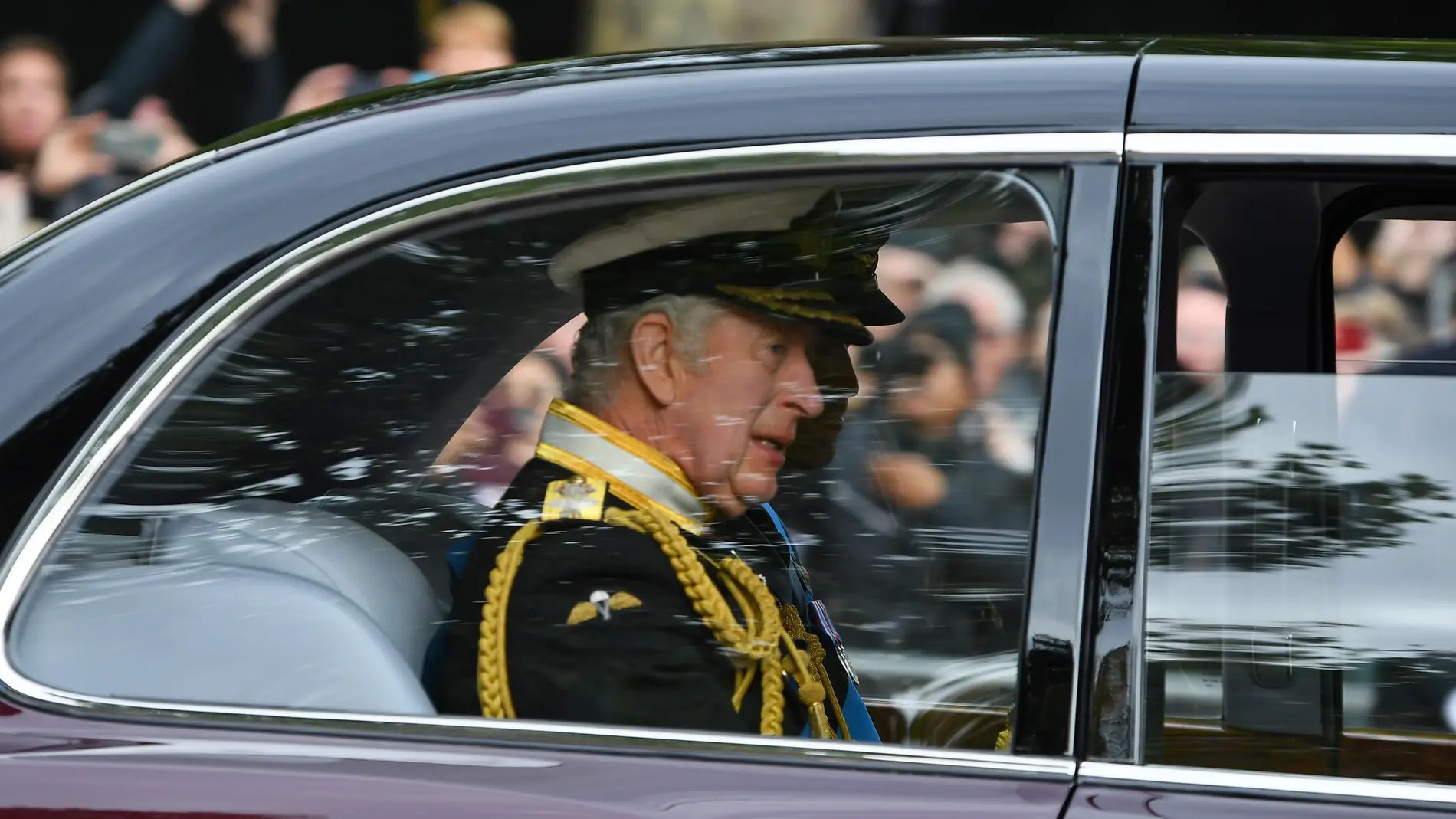 El organizador de la coronación de Carlos III, privado del permiso de conducir