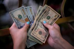 BCV vendió 75 millones de dólares a la banca para “contener” al dólar paralelo