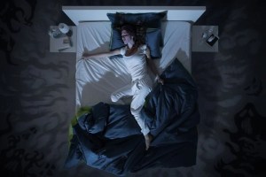 Parálisis del sueño: qué es y por qué expertos apuntan a las “experiencias fuera del cuerpo”