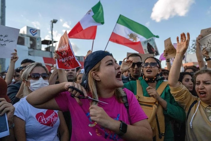 Mahsa Amini y las mujeres de Irán, premio franco-alemán de derechos humanos