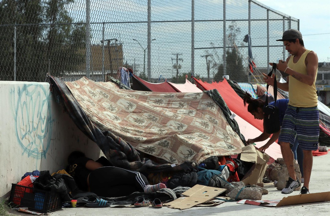 El frío se ensaña con los venezolanos varados en la frontera mexicana con EEUU