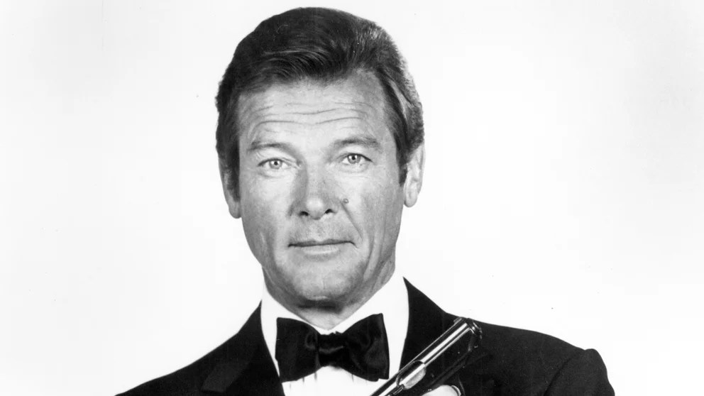 Roger Moore, el actor de James Bond que fue golpeado por dos esposas y no aceptó actuar junto al ladrón del siglo