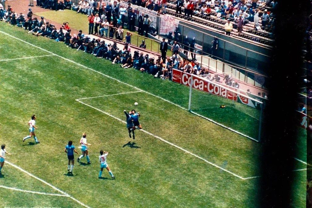 Un fotógrafo irlandés capturó imágenes de Maradona contra los ingleses pero nunca las publicó: 36 años después salieron a la luz